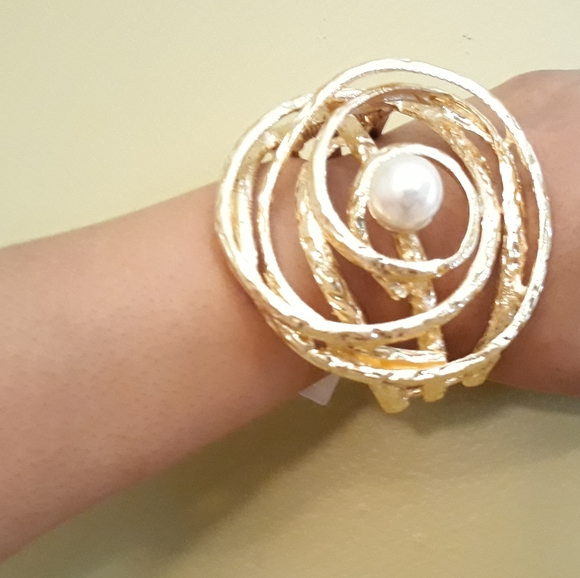 Gold Bangle with Pearl - Picture 1 of 2